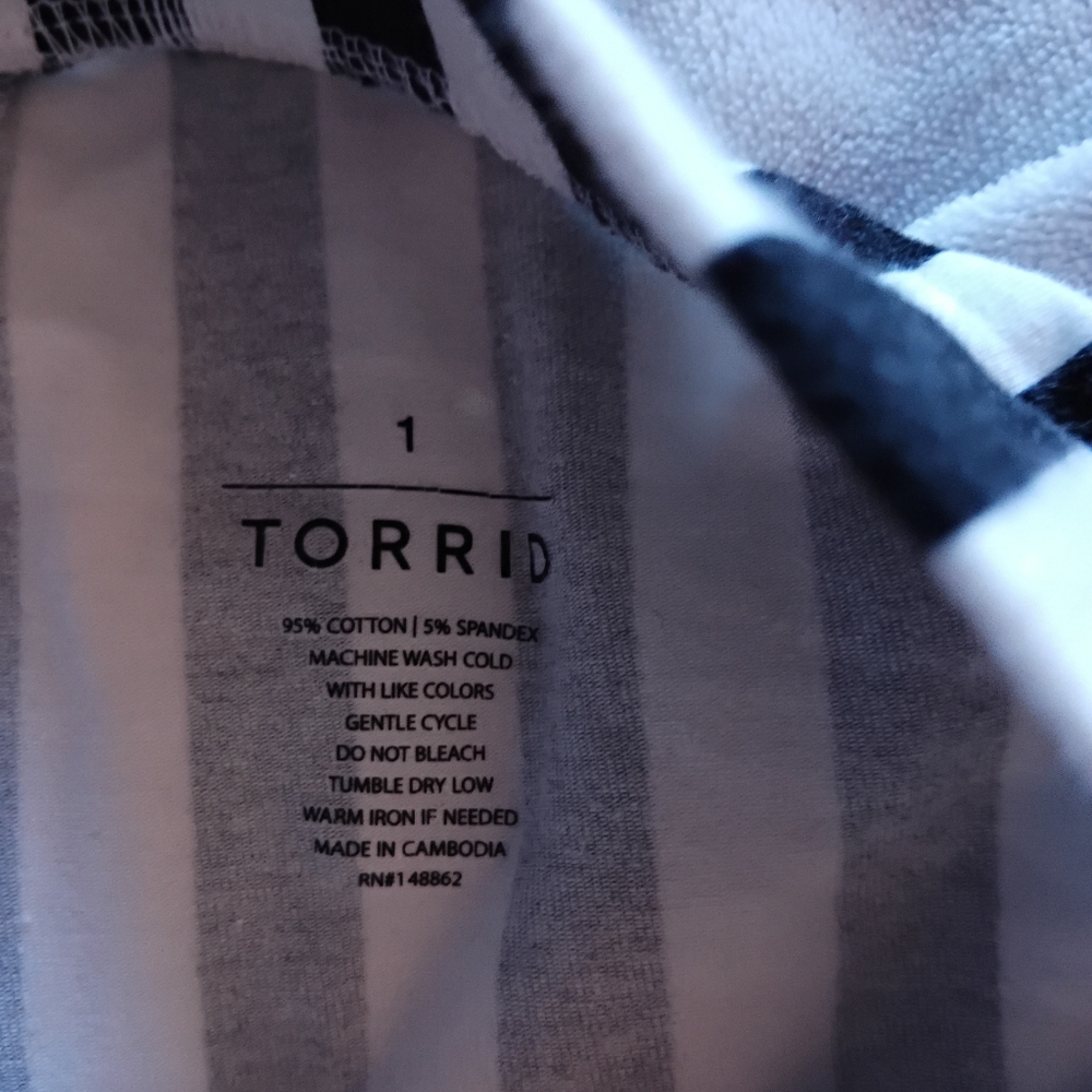 Fabletics Black and White Striped Apparel - Picture 2 of 4
